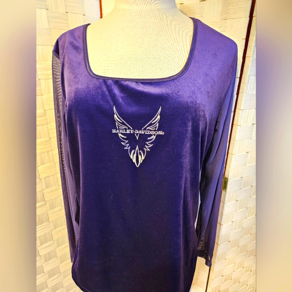 Harley Davidson women's vintage purple velvet scoop neck top. Size x-large